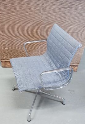 Aluminium Chair EA 104 / EA104 Chair DARK BLUE/IVFRONT Vitra EXHIBITION PIECE / USED FURNITURE